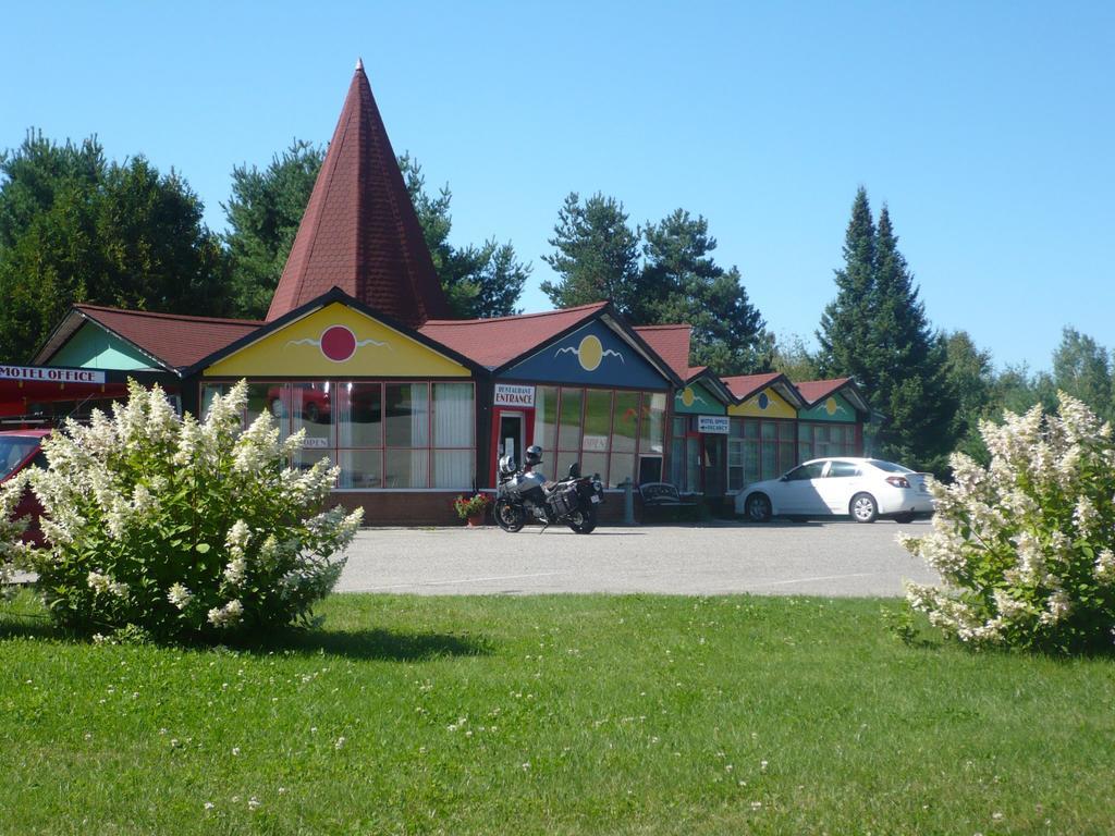 Red Top Motor Inn Iron Bridge Eksteriør billede